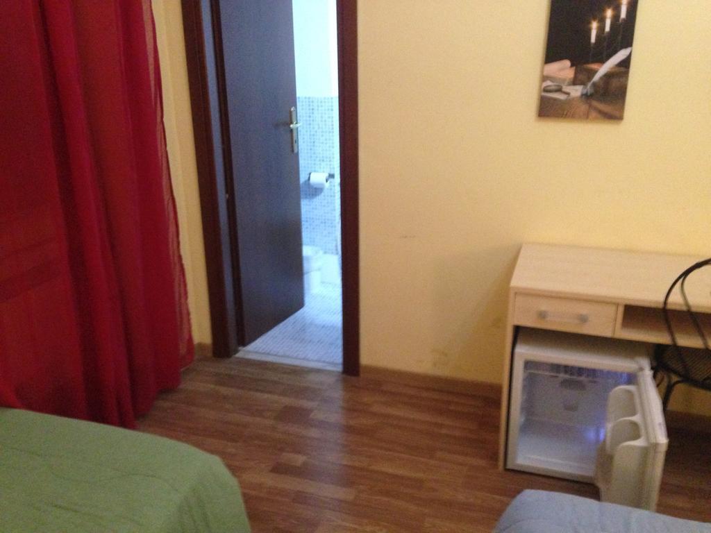 Le Charme House 2 Bed & Breakfast Roma Ngoại thất bức ảnh