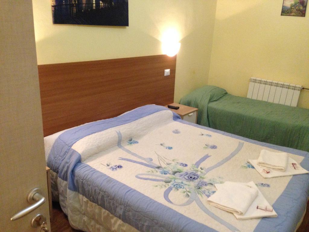 Le Charme House 2 Bed & Breakfast Roma Ngoại thất bức ảnh